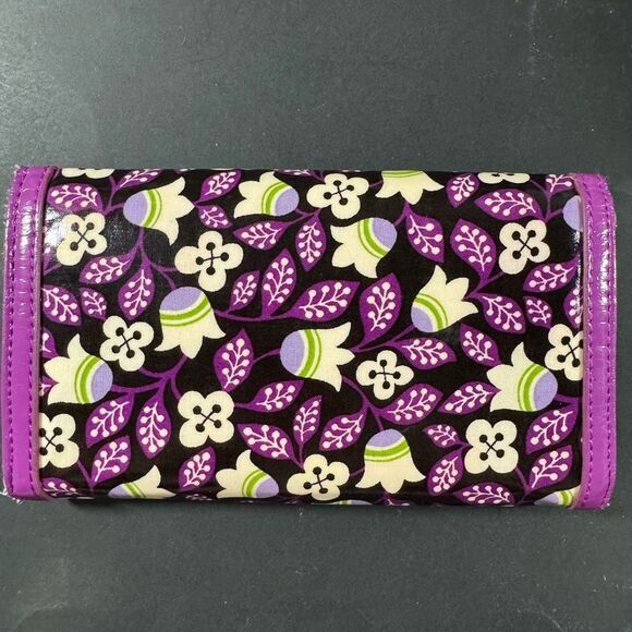 VERA BRADLEY Front Row Wallet in Frill Plum Petals Retired Fall 2011 - Picture 2 of 9